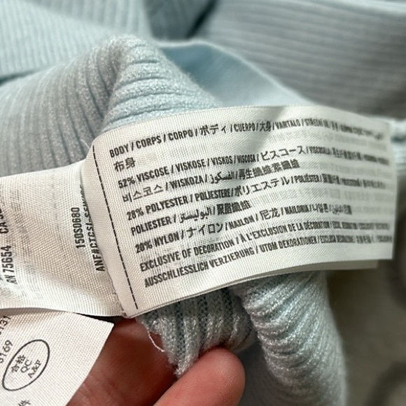 Abercrombie & Fitch Baby Blue V-Neck Sweater - Picture 4 of 4